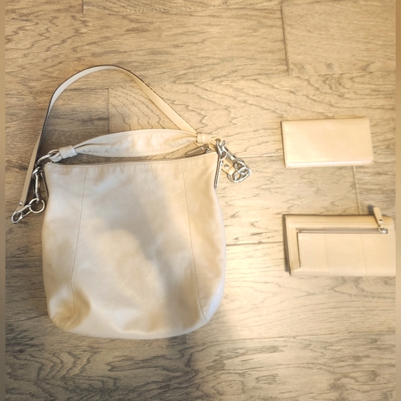 Women's Coach 3-pc Cream Leather Shoulder Bag Set - Picture 3 of 10